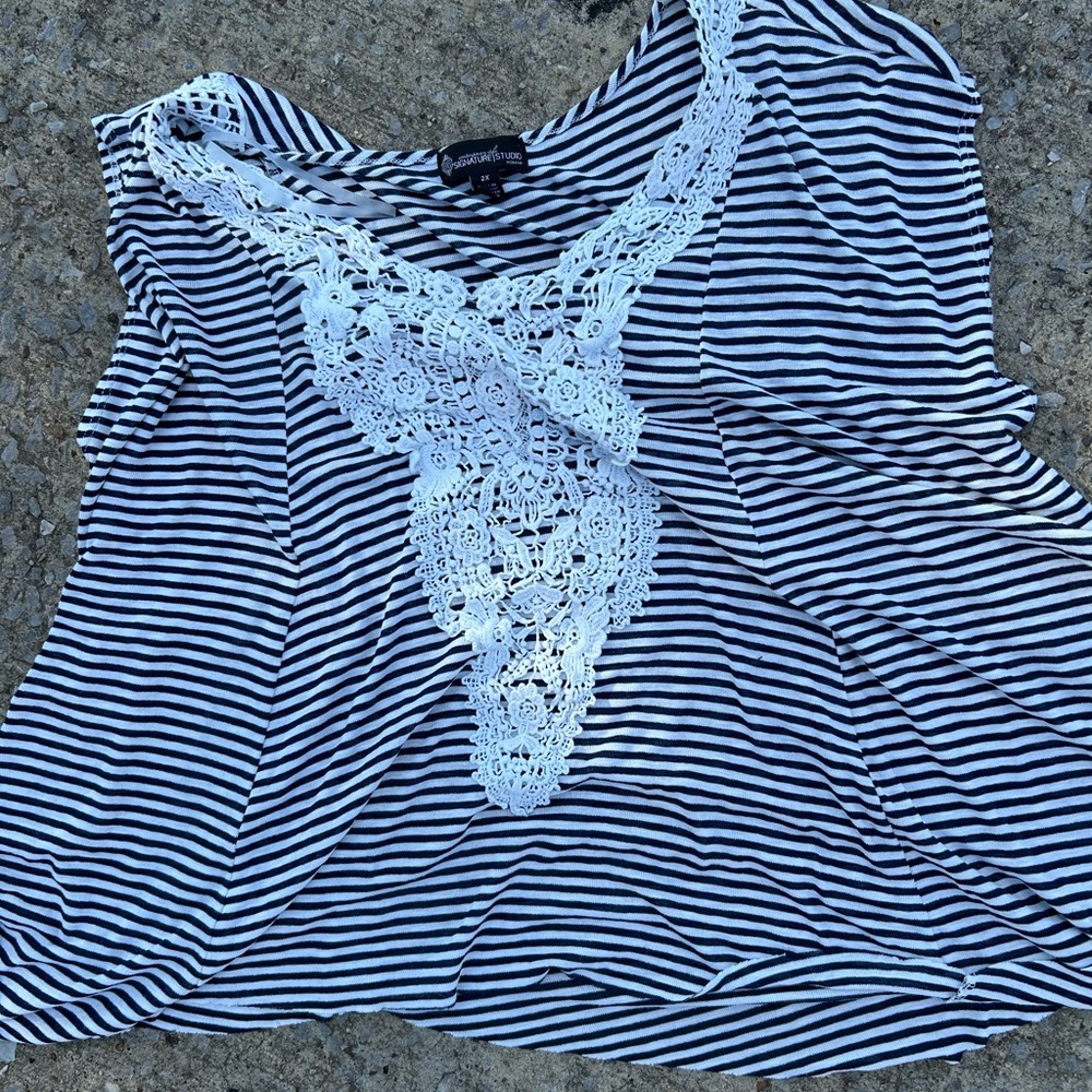 Signature Studio, 2x, cream and navy stripped shirt